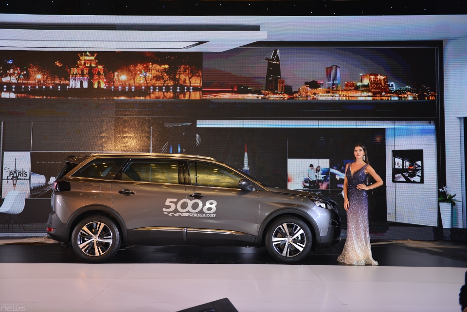 Bộ đôi xe gầm cao Peugeot 3008 và 5008 trình làng khách hàng Việt bo doi xe gam cao peugeot 3008 va 5008 trinh lang khach hang viet