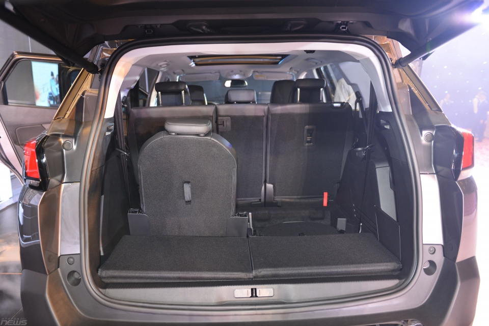 Bộ đôi xe gầm cao Peugeot 3008 và 5008 trình làng khách hàng Việt bo doi xe gam cao peugeot 3008 va 5008 trinh lang khach hang viet