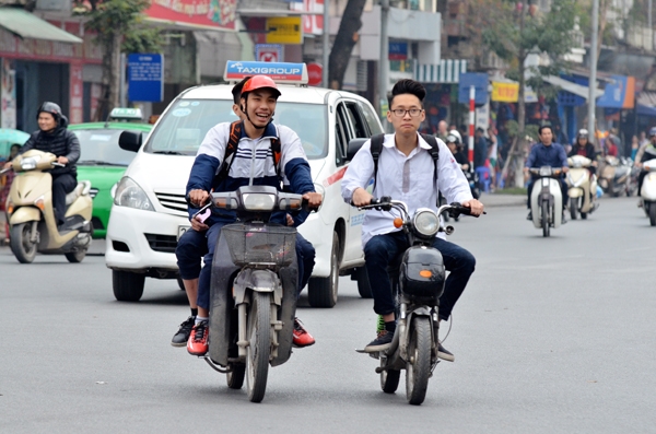 Đề xuất điều chỉnh độ tuổi điều khiển xe gắn máy với học sinh de xuat dieu chinh do tuoi dieu khien xe gan may voi hoc sinh