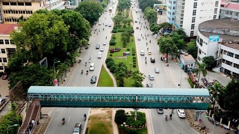 Xén dải phân cách để mở rộng lòng đường: Giảm áp lực giao thông