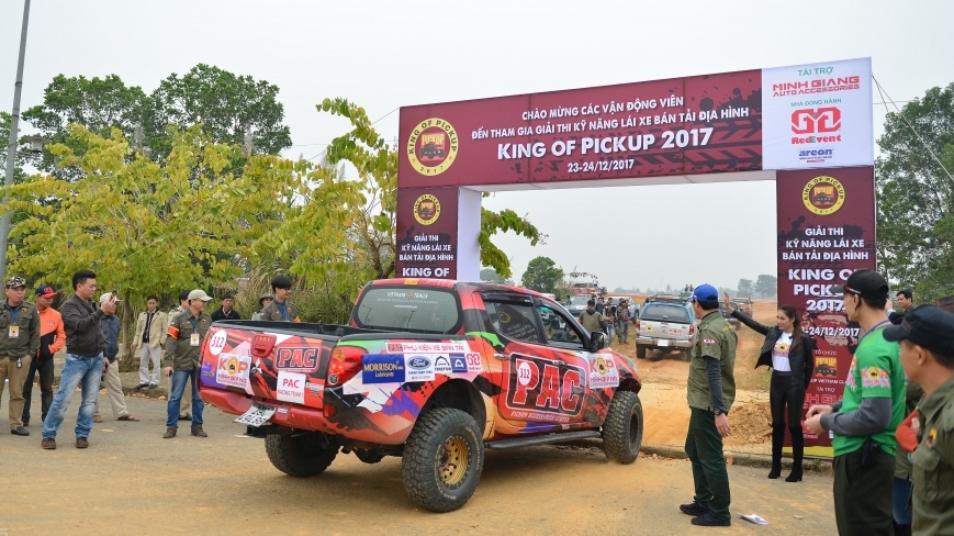 [KOP 2017] Khởi tranh Giải thi kĩ năng lái xe bán tải địa hình 2017