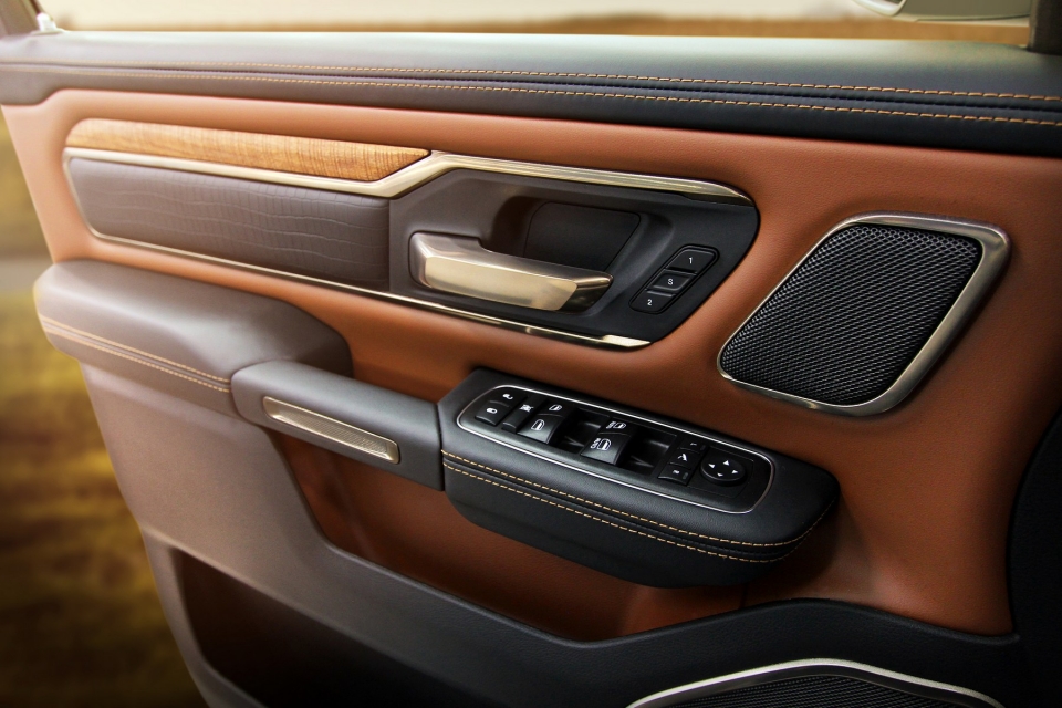 Dodge Ram 1500 Laramie Longhorn: S-Class của dòng bán tải dodge ram 1500 laramie longhorn s class cua dong ban tai