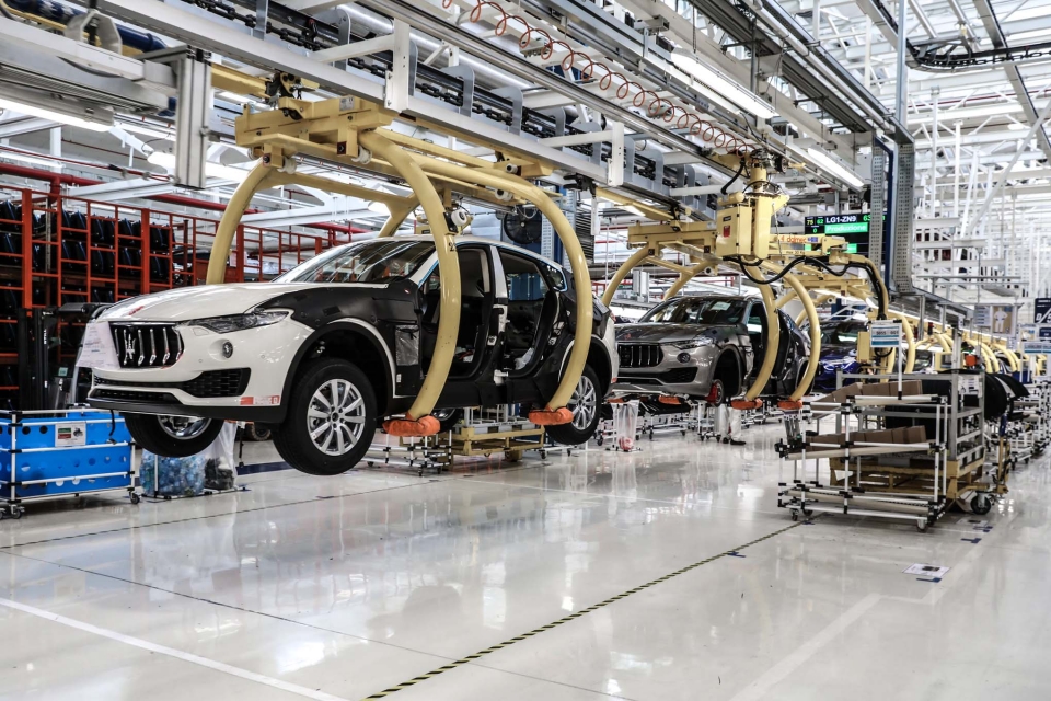 fca giam toc do san xuat maserati levante vi ban cham