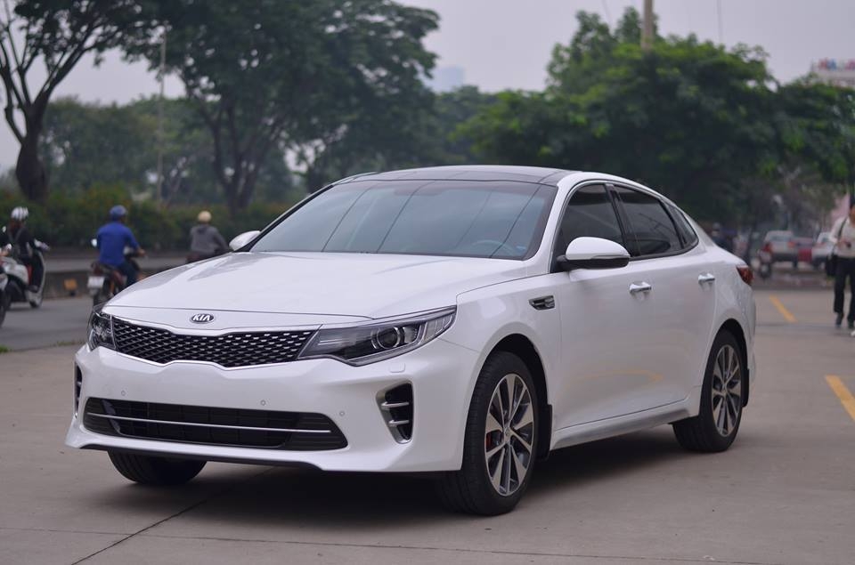 hlv park hang seo nhan xe kia optima trao tang tu thaco