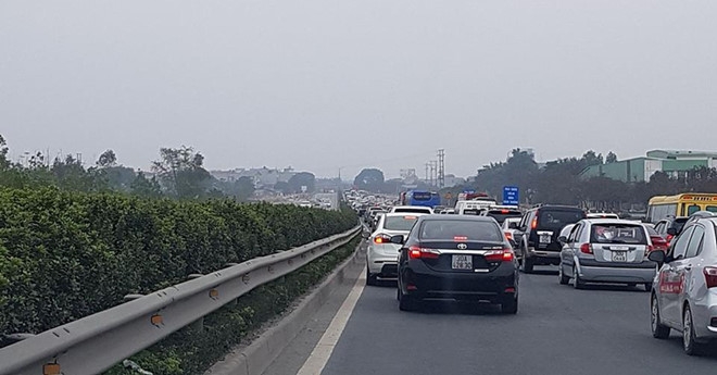 Tài xế "tố" BOT Pháp Vân - Cầu Giẽ ùn tắc nhưng không xả trạm tai xe to bot phap van cau gie un tac nhung khong xa tram