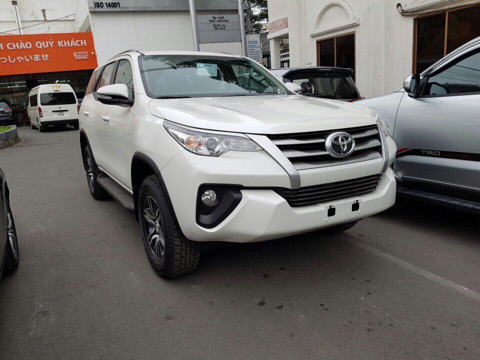 Muốn nhận Toyota Fortuner sớm, khách phải mua kèm 100 triệu đồng phụ kiện muon nhan toyota fortuner som khach phai mua kem 100 trieu dong phu kien