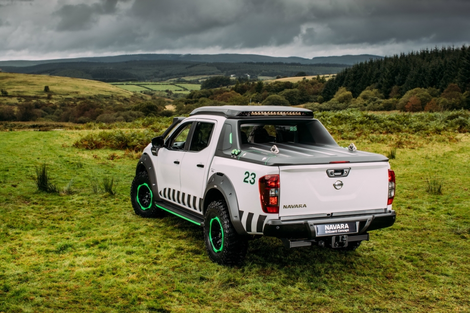 nissan navara phien ban the thao se doi trong ford ranger raptor