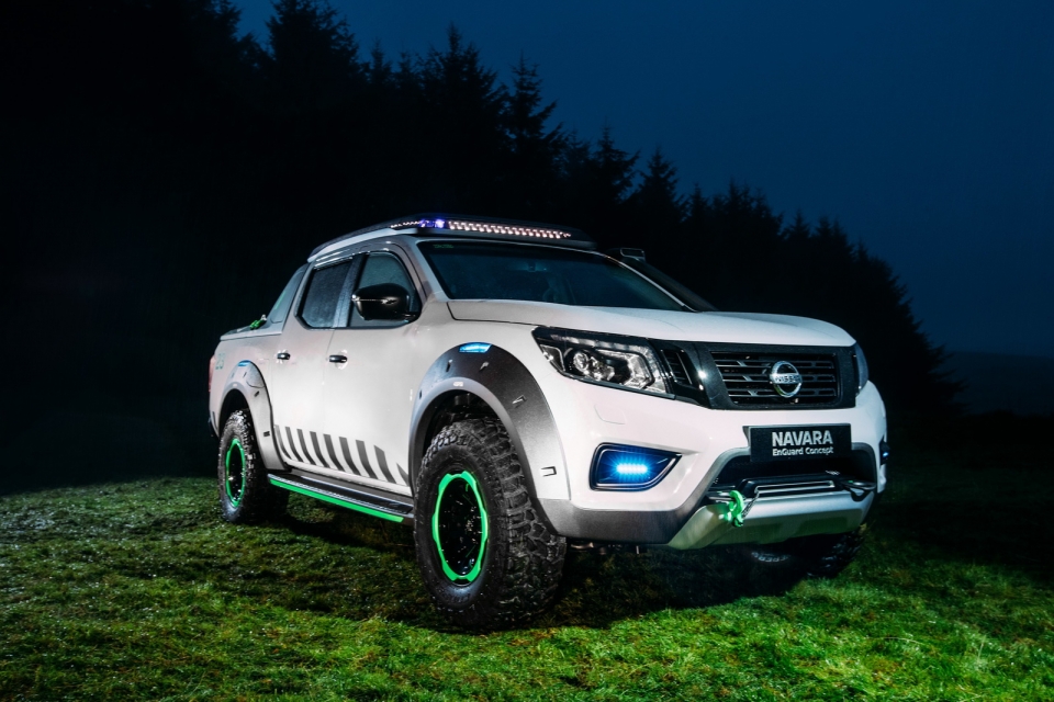 nissan navara phien ban the thao se doi trong ford ranger raptor