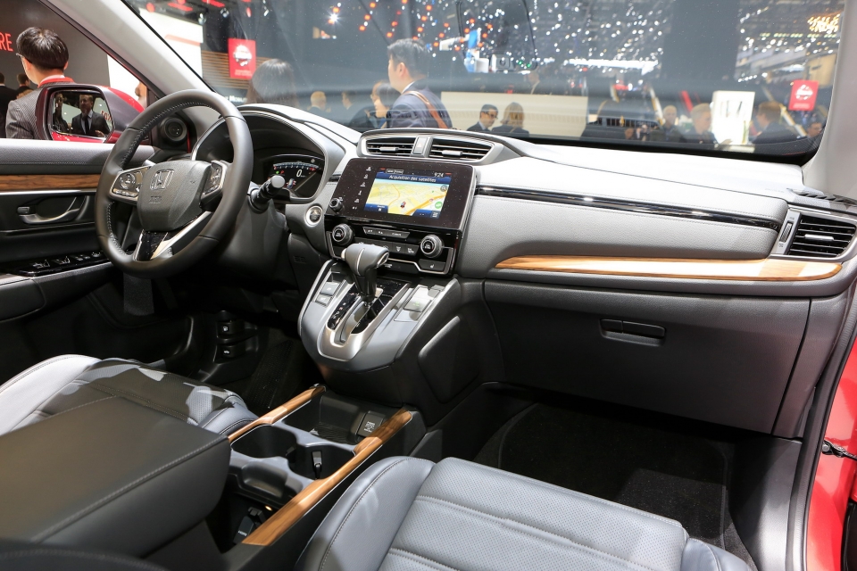 geneva 2018 honda cr v 2018 cap ben chau au voi tuy chon hybrid