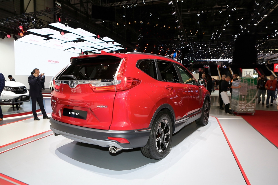 geneva 2018 honda cr v 2018 cap ben chau au voi tuy chon hybrid