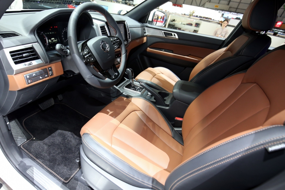 geneva 2018 ban tai ssangyong musso quyet dau nissan navara