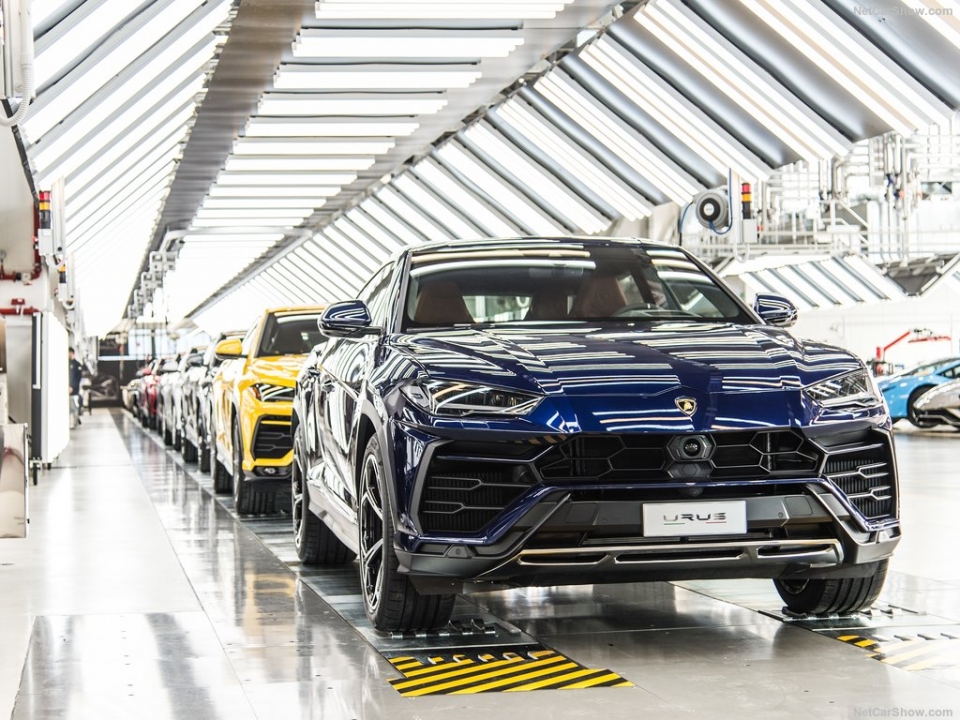 sieu suv urus mang lai nhieu khach hang moi cho lamborghini