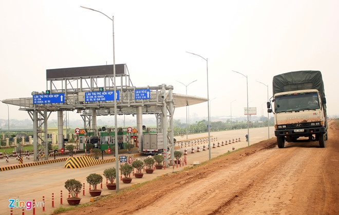Vì sao xe quá tải né trạm BOT, cày nát đê không bị xử lý? vi sao xe qua tai ne tram bot cay nat de khong bi xu ly