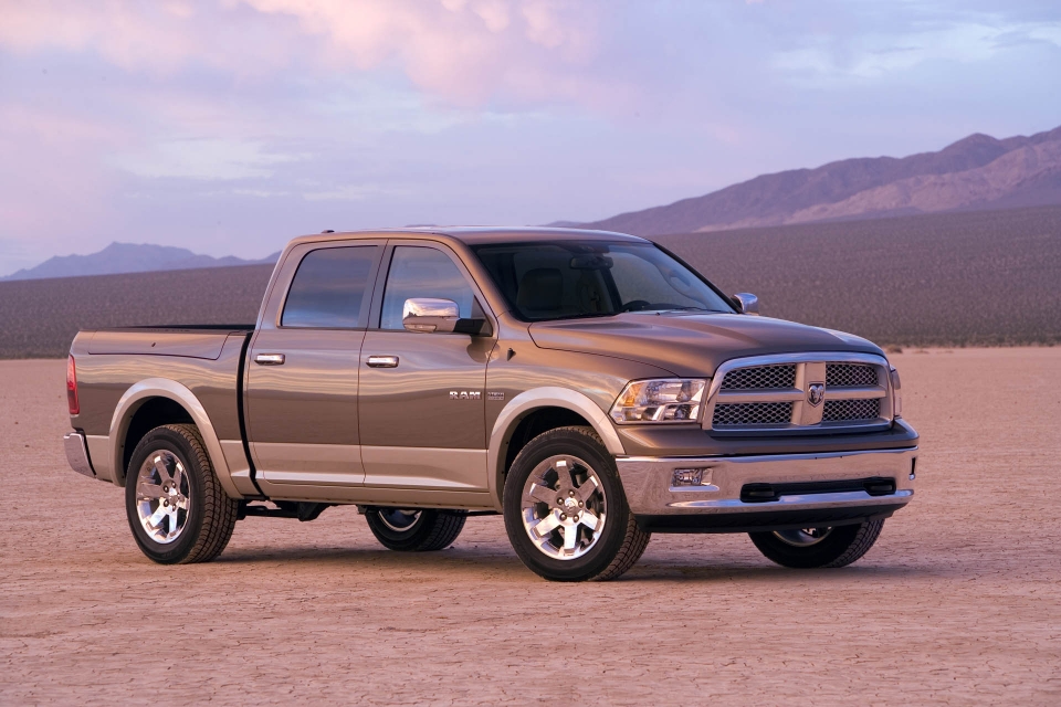 Dodge Ram triệu hồi gần 300.000 xe bán tải vì bình nhiên liệu có thể rơi dodge ram trieu hoi gan 300000 xe ban tai vi binh nhien lieu co the roi