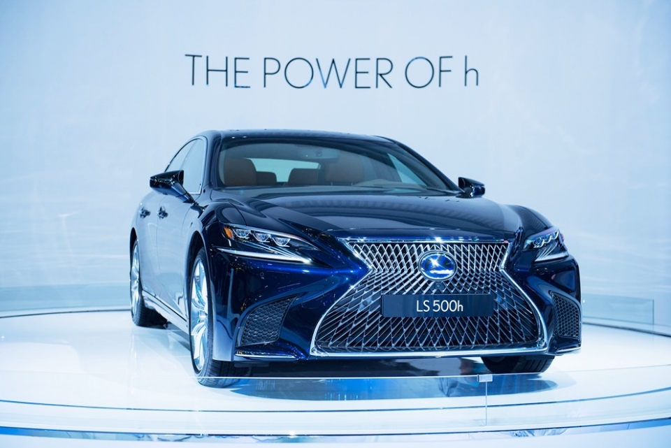 Doanh số Lexus tại Việt Nam thấp kỷ lục trong tháng 2/2018 doanh so lexus tai viet nam thap ky luc trong thang 22018