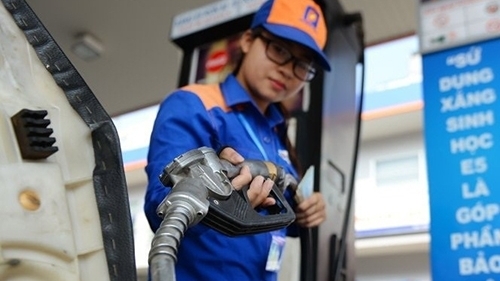 Giá xăng giảm nhẹ 300 đồng/lít sau 2 phiên điều chỉnh tăng