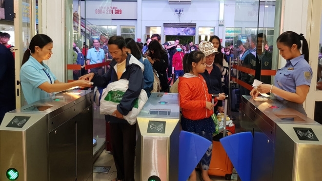 Tàu hỏa, máy bay, xe buýt tăng chuyến phục vụ lễ 30/4