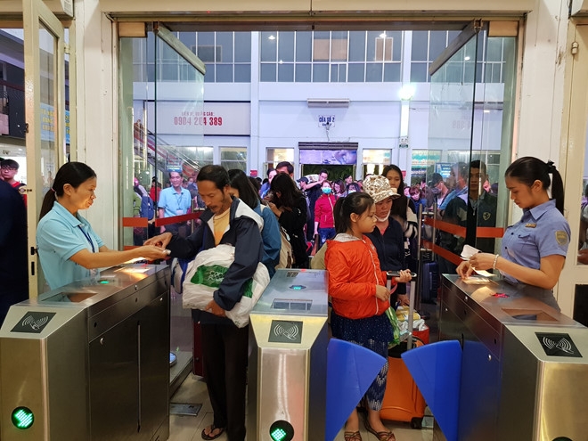 Tàu hỏa, máy bay, xe buýt tăng chuyến phục vụ lễ 30/4 tau hoa may bay xe buyt tang chuyen phuc vu le 304
