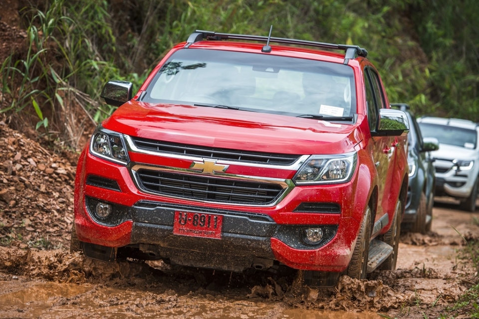 chevrolet trailblazer va colorado da bi hanh ha the nao truoc khi ra mat cong chung