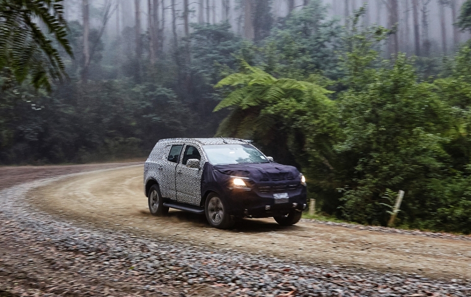 chevrolet trailblazer va colorado da bi hanh ha the nao truoc khi ra mat cong chung