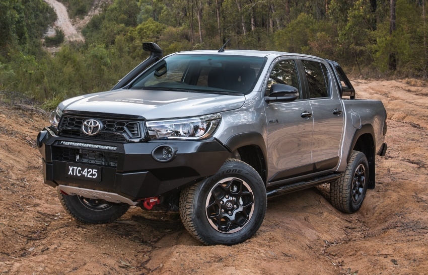 toyota tung ra ba phien ban chuyen dung cua ban tai hilux