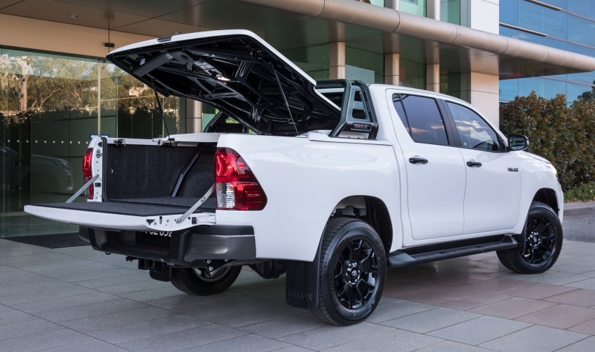 toyota tung ra ba phien ban chuyen dung cua ban tai hilux