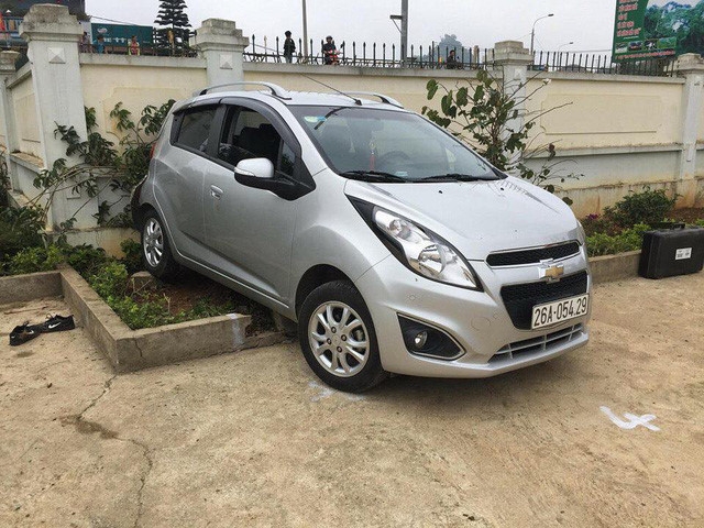 Đề nghị cấm lái ô tô, dừng đỗ xe trong trường học de nghi cam lai o to dung do xe trong truong hoc