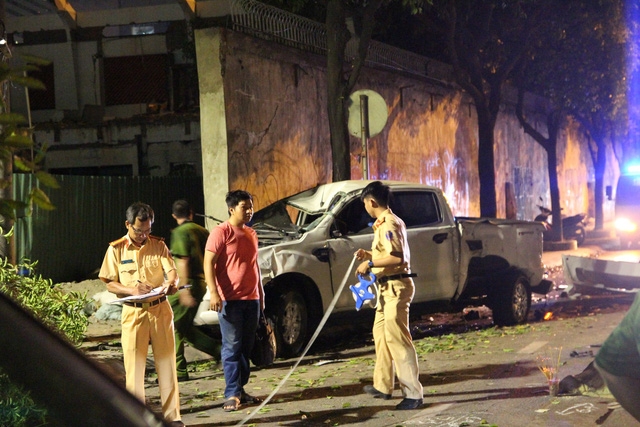 Vụ xe bán tải tông nhiều xe máy làm 2 người chết: Đạp nhầm chân ga vu xe ban tai tong nhieu xe may lam 2 nguoi chet da p nha m cha n ga