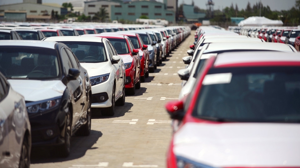 Ôtô nhập Thái Lan lại đổ về Việt Nam sau một tuần vắng bóng
