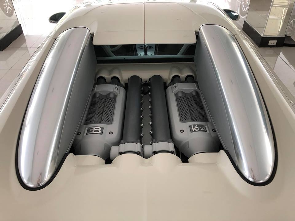 Hình ảnh hiếm hoi về siêu xe Bugatti Veyron độc nhất Việt Nam hinh anh hiem hoi ve sieu xe bugatti veyron doc nhat viet nam