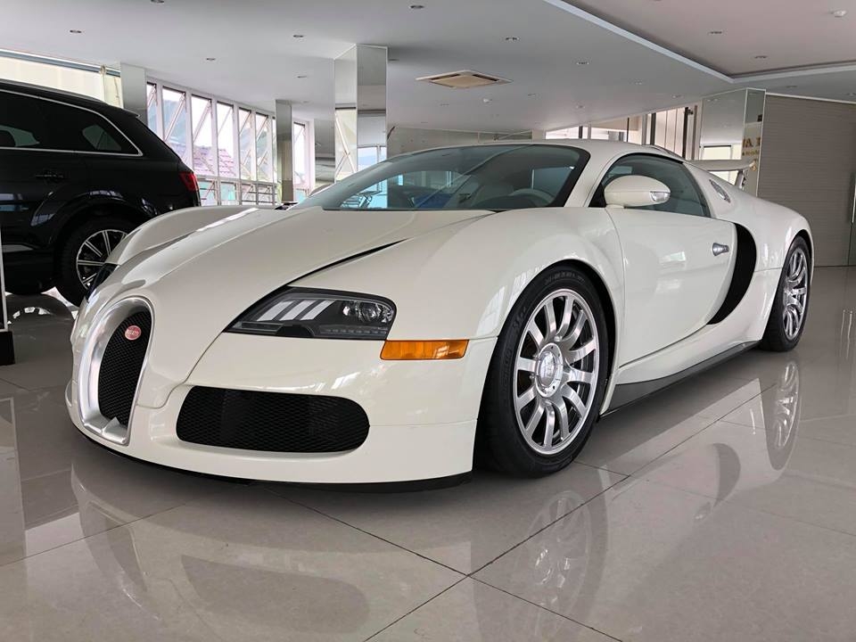 Hình ảnh hiếm hoi về siêu xe Bugatti Veyron độc nhất Việt Nam hinh anh hiem hoi ve sieu xe bugatti veyron doc nhat viet nam