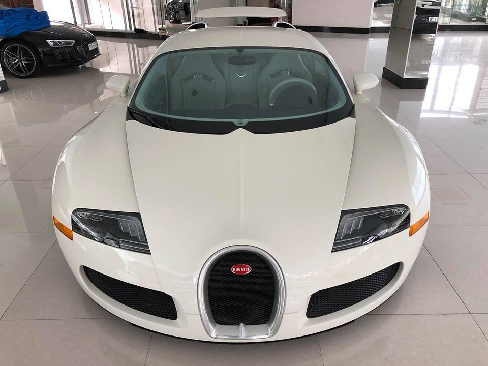 Hình ảnh hiếm hoi về siêu xe Bugatti Veyron độc nhất Việt Nam hinh anh hiem hoi ve sieu xe bugatti veyron doc nhat viet nam