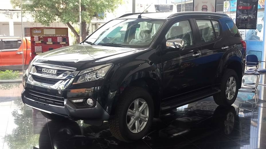 Fortuner không có xe, Isuzu mu-X bất ngờ thành SUV 7 chỗ bán chạy nhất