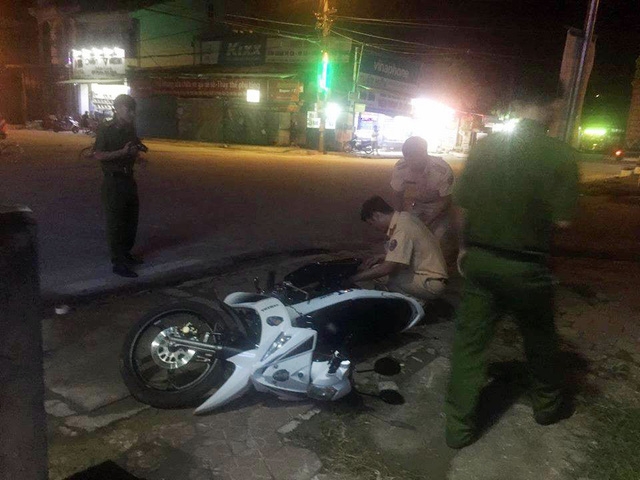 Xe ben vi phạm tông xe cảnh sát giao thông rồi bỏ chạy hơn 100km xe ben vi pham tong xe canh sat giao thong roi bo chay hon 100km