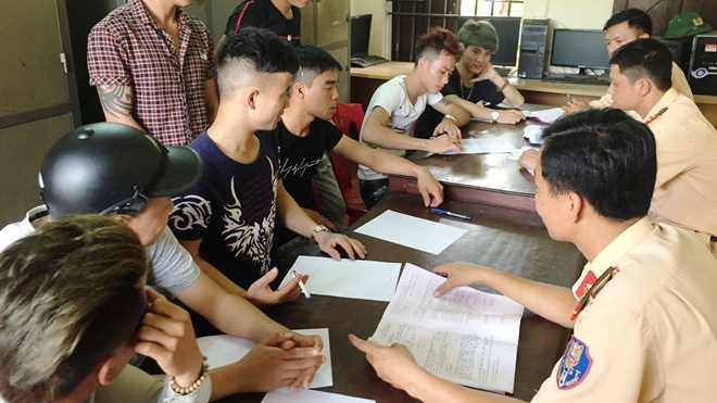 Nhóm thanh niên lạng lách, đánh võng trên quốc lộ 1 bị phạt nặng