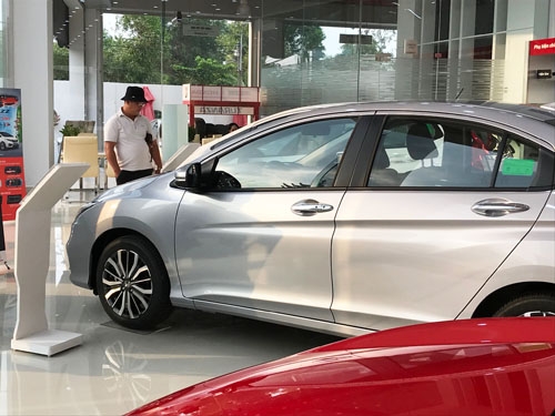 Ôtô lắp ráp giảm giá trước áp lực xe nhập sắp tràn về oto lap rap giam gia truoc ap luc xe nhap sap tran ve