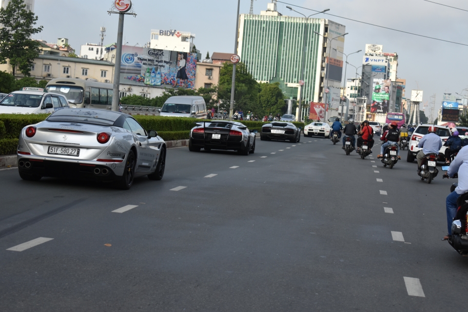 ong chu ca phe trung nguyen se mang dan sieu xe di xuyen viet