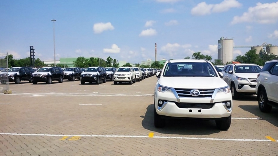 Toyota Fortuner đã về nước, xe đa dụng tại Việt Nam sắp “đại chiến”