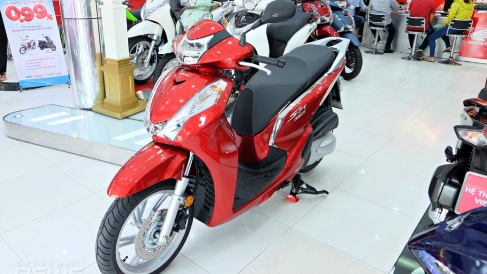 Cận cảnh Honda SH300i mới giá 269 triệu đồng vừa có mặt tại đại lý