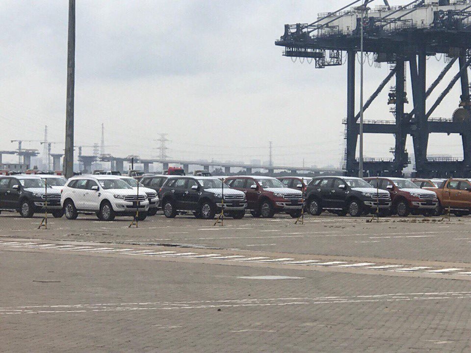 lo xe ford ranger va everest 2018 cap cang viet nam chuan bi ra mat chinh thuc
