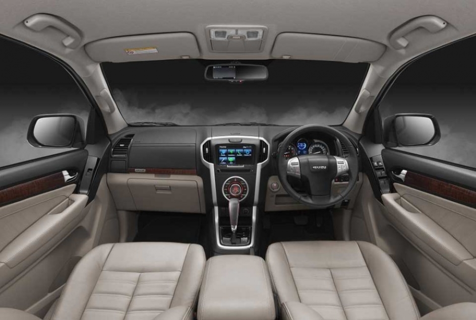 isuzu mu x va d max nang cap sap ra mat tai viet nam voi dong co diesel 19l