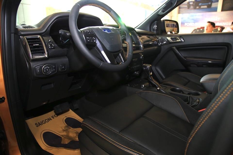 “Tận mục sở thị” Ford Ranger Wildtrak mới giá 918 triệu đồng vừa có mặt tại đại lý tan muc so thi ford ranger wildtrak moi gia 918 trieu dong vua co mat tai dai ly