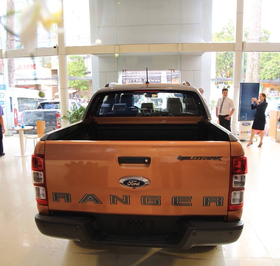 “Tận mục sở thị” Ford Ranger Wildtrak mới giá 918 triệu đồng vừa có mặt tại đại lý tan muc so thi ford ranger wildtrak moi gia 918 trieu dong vua co mat tai dai ly