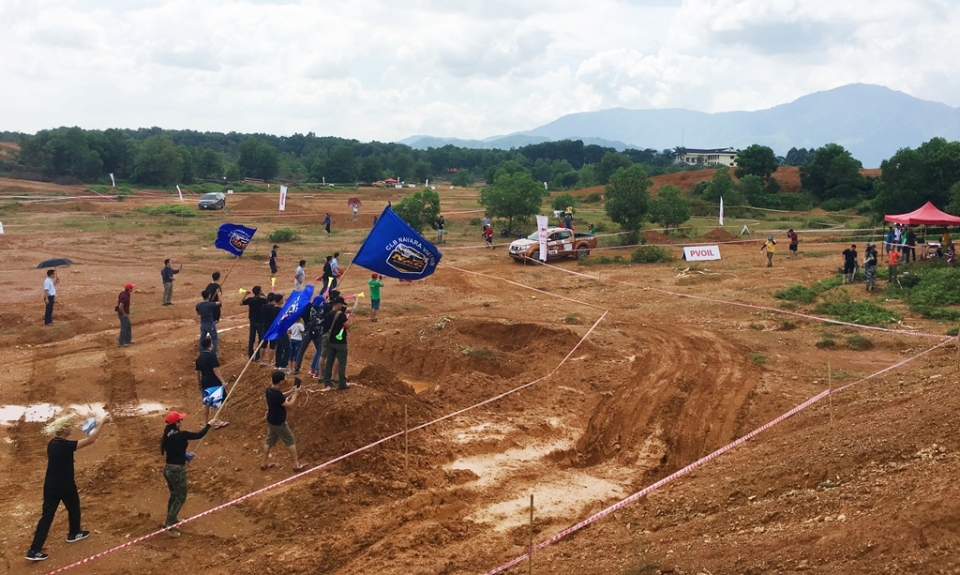 Navara Club “cháy” hết mình tại VOC 2018 navara club chay het minh tai voc 2018