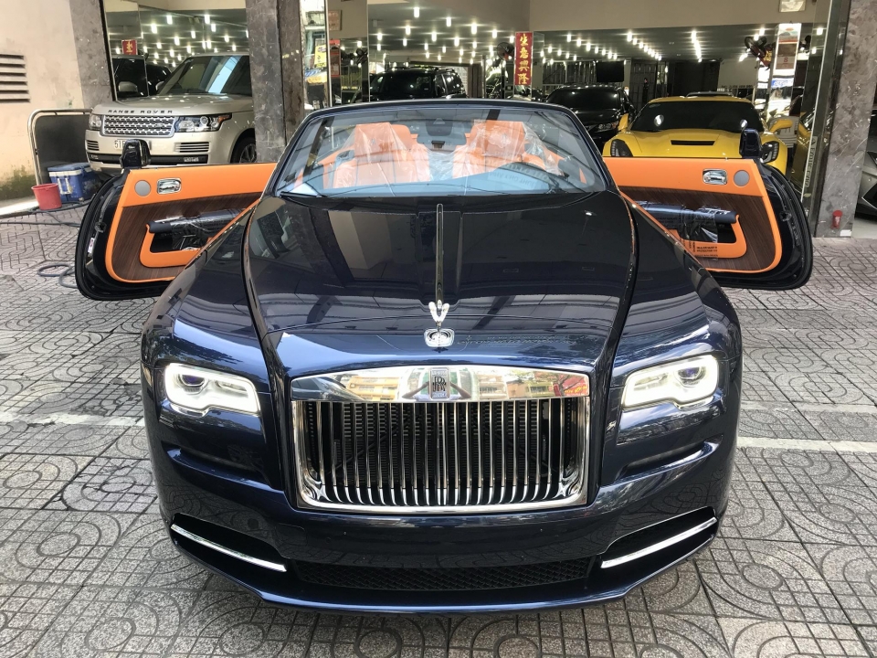 rolls royce dawn doc nhat viet nam vao tp ho chi minh tim khach