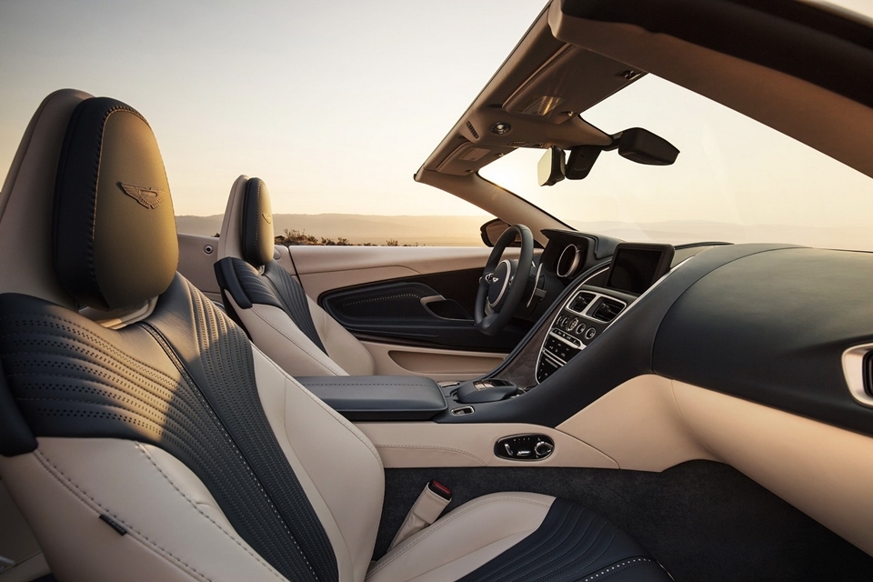 aston martin db11 volante ra mat bieu tuong cua su goi cam va net tinh te