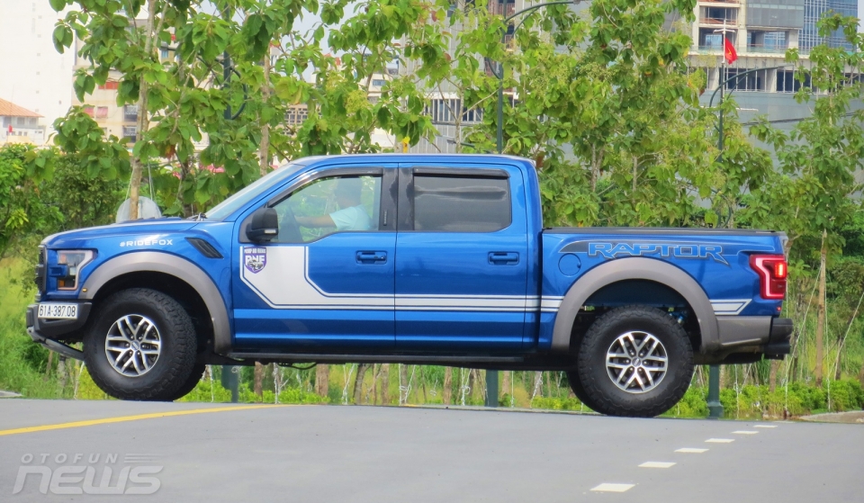 Tay lái Việt chia sẻ về “khủng long” Ford F-150 Raptor 2017 sau 8.000 km tay lai viet chia se ve khung long ford f 150 raptor 2017 sau 8000 km
