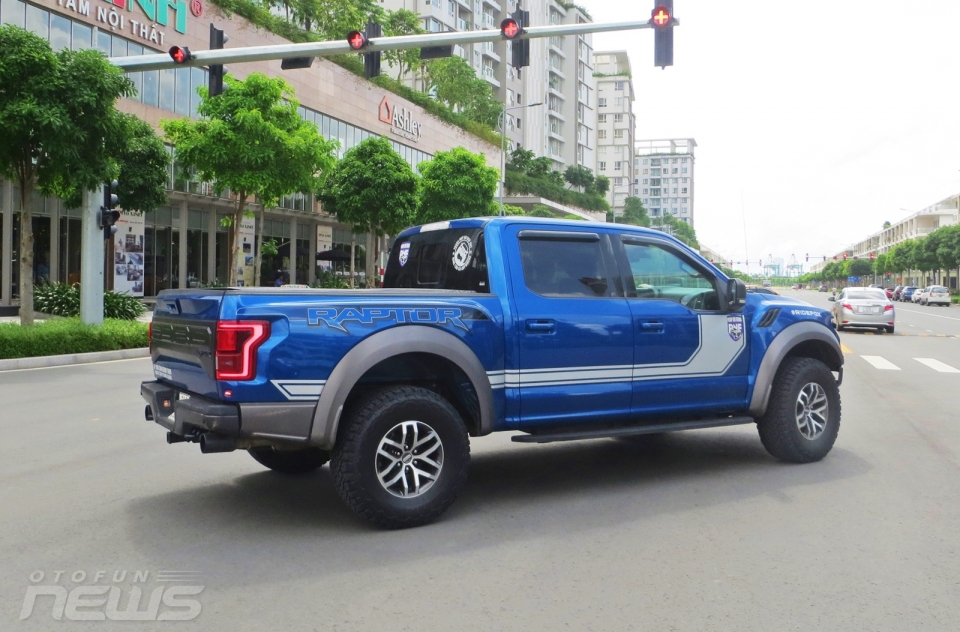Tay lái Việt chia sẻ về “khủng long” Ford F-150 Raptor 2017 sau 8.000 km tay lai viet chia se ve khung long ford f 150 raptor 2017 sau 8000 km