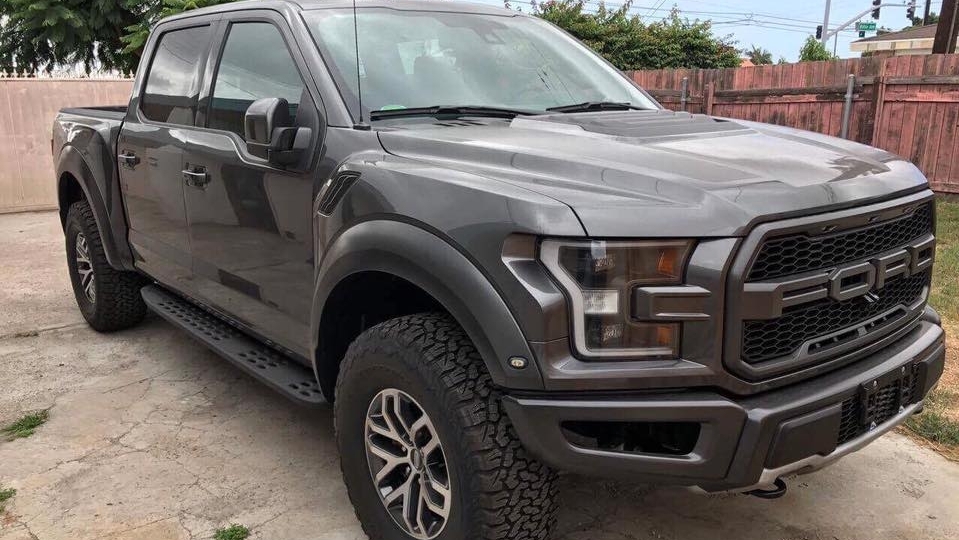 "Siêu bán tải" Ford F-150 Raptor 2017 thứ 6 về Việt Nam