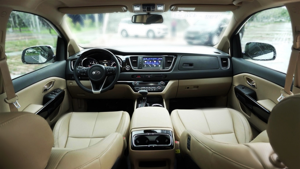 "Soi" Kia Sedona 2018 mới có giá bán từ 1,129 tỷ đồng soi kia sedona 2018 moi co gia ban tu 1129 ty dong